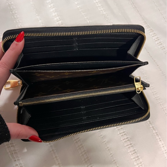 Louis Vuitton Zippy Wallet - Picture 3 of 15